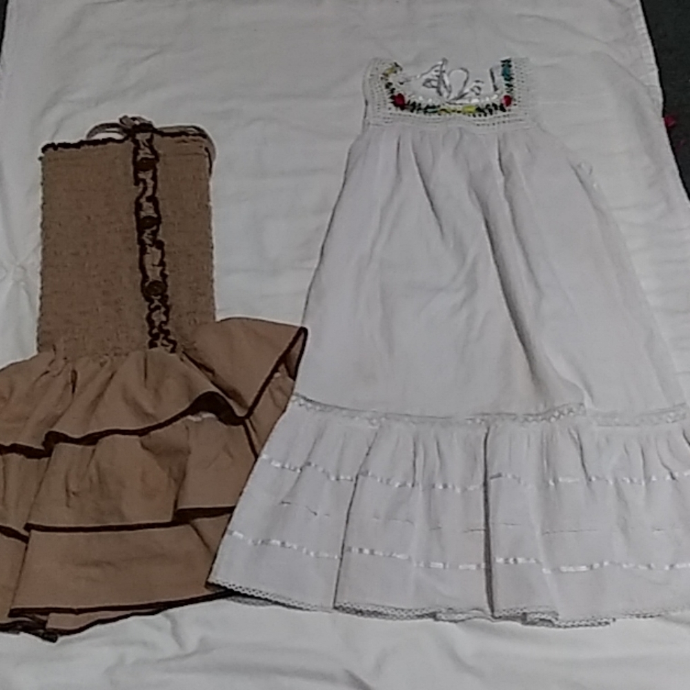 A bundle of 2 kid dresses